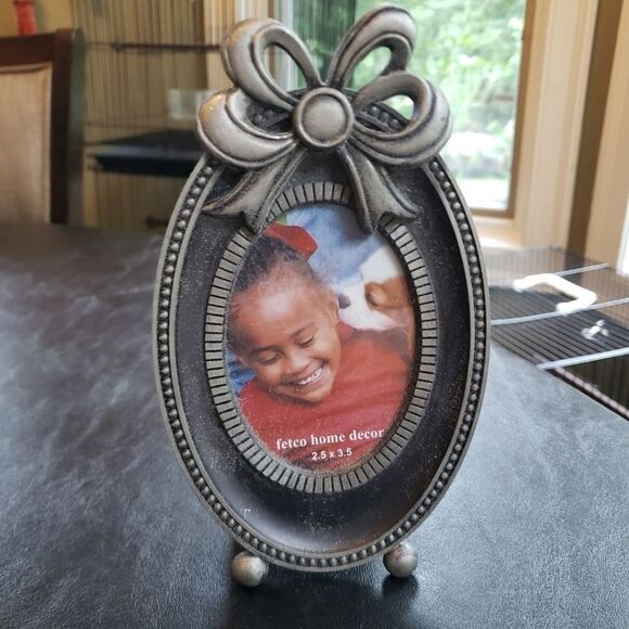 Fetco Pewter Bow Oval Picture Frame 2.5 x 3.5 - Picture 2 of 6
